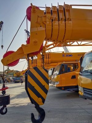 350 KN.m Momento de elevación nominal utilizado en grúa de camión XCM QY70KC para operaciones de trabajo pesado