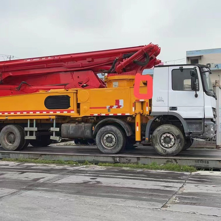 Camión de bombeo de hormigón 37M con chasis Benzz Vol HOWO Camión de retroceso 25t 40t 6x4 Tipo 8x4